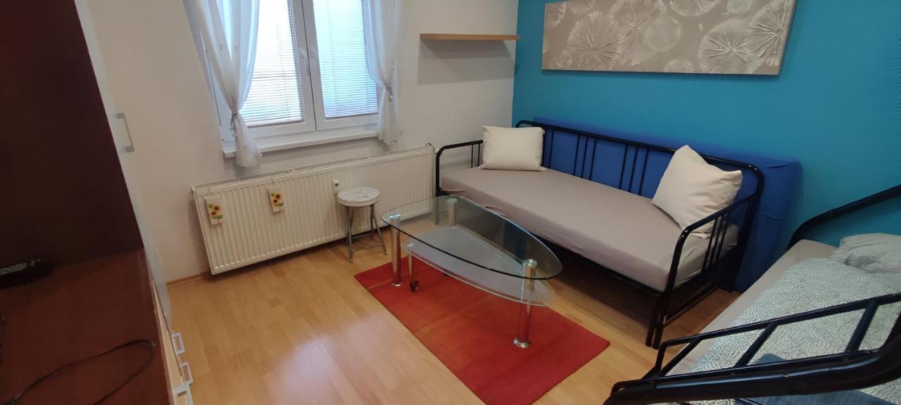Blue Apartment In City Center, Best Location Братислава Екстериор снимка