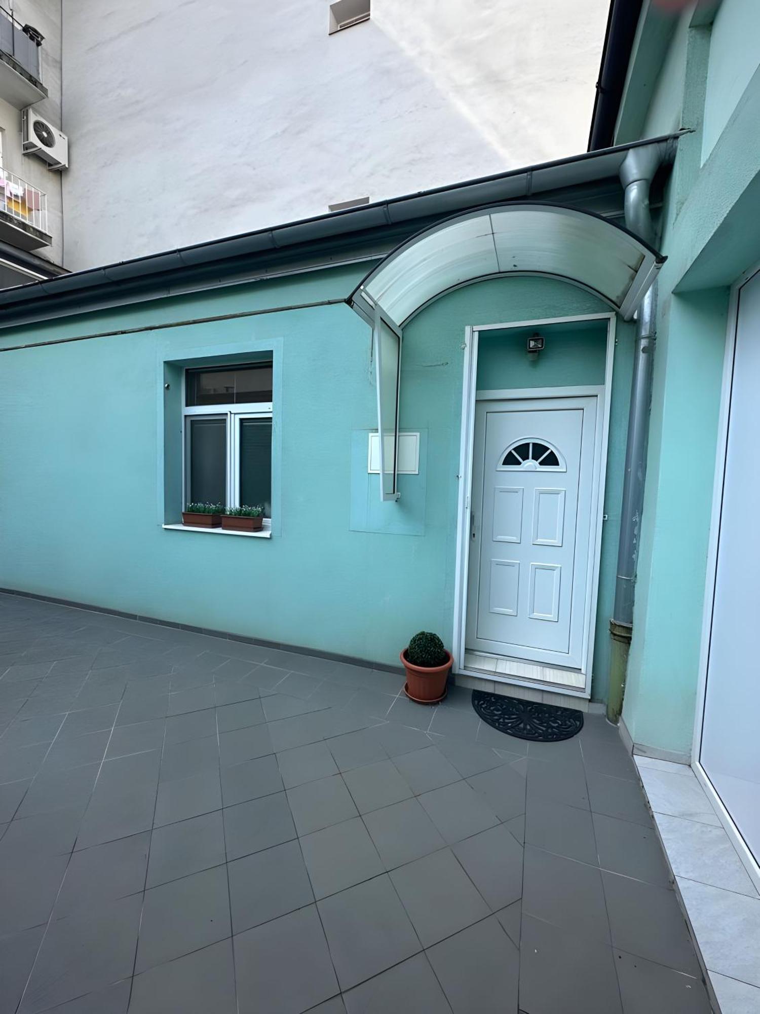 Blue Apartment In City Center, Best Location Братислава Екстериор снимка